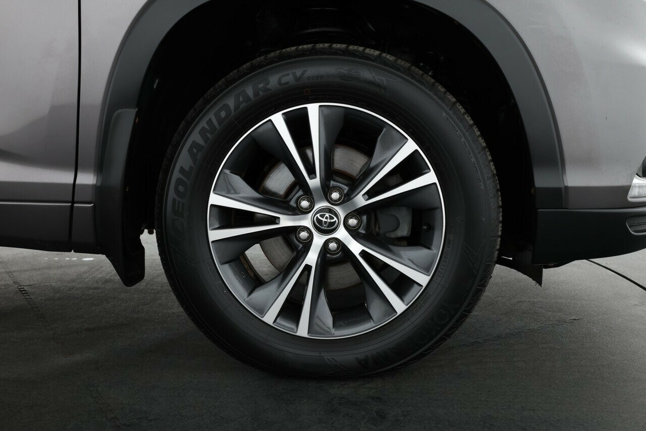 Toyota Kluger image 3