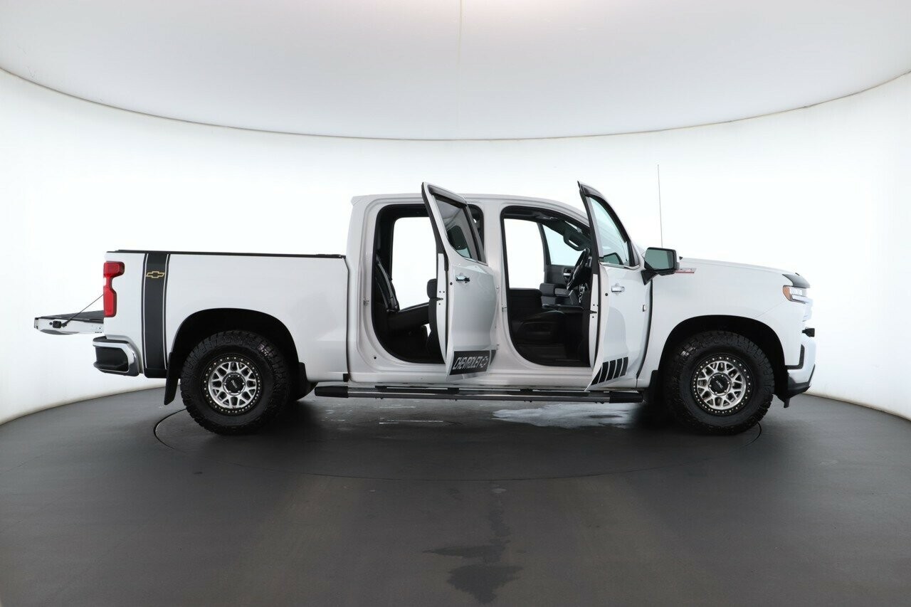 Chevrolet Silverado image 3