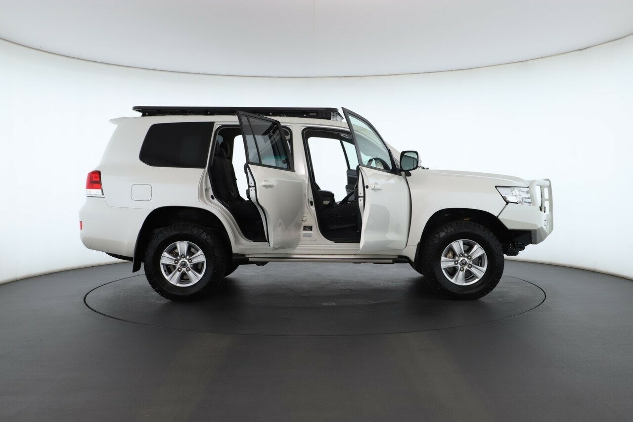 Toyota Landcruiser image 2