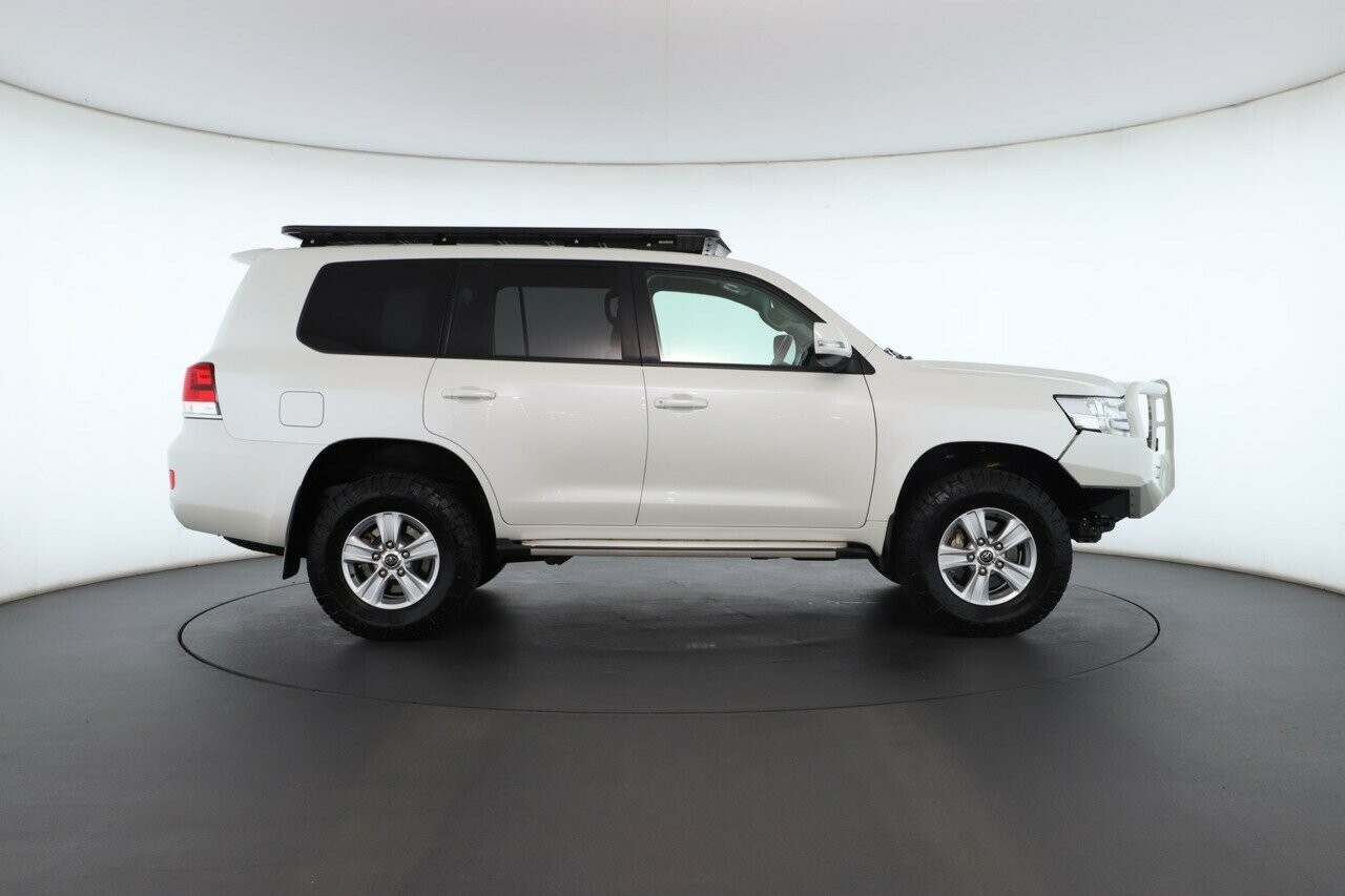 Toyota Landcruiser image 3
