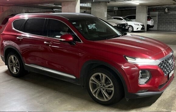 Hyundai Santa Fe image 1