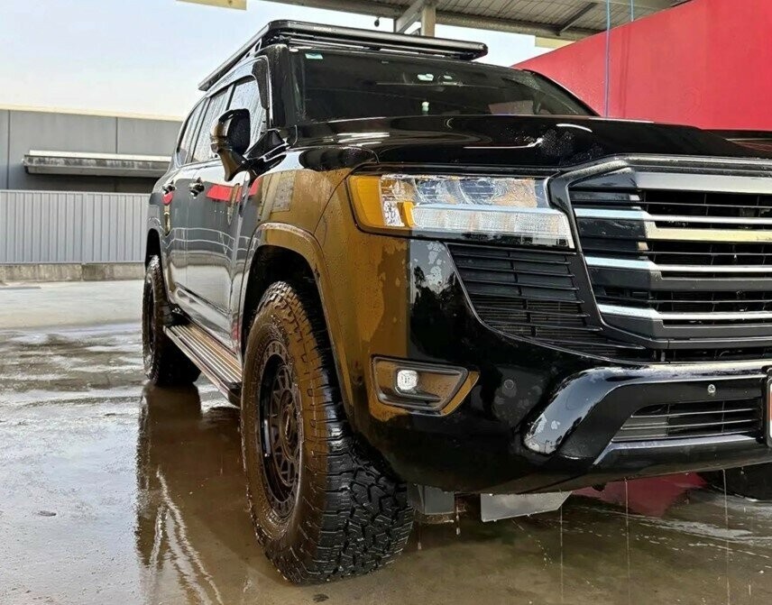 Toyota Landcruiser image 2
