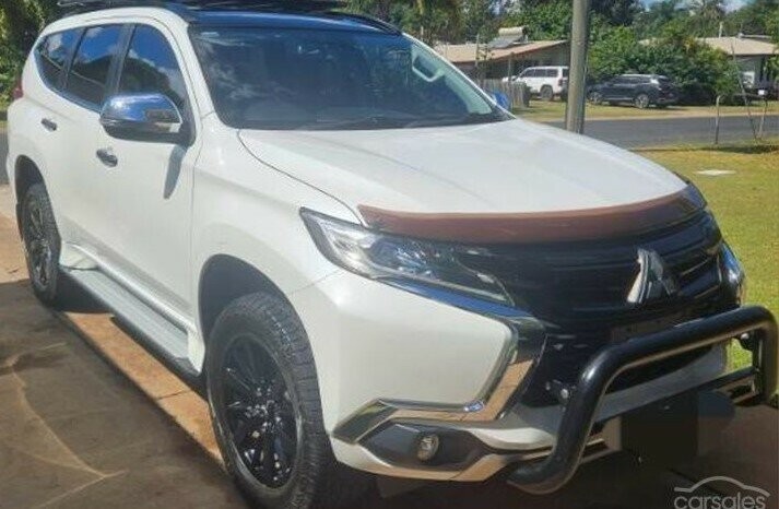 Mitsubishi Pajero Sport image 1