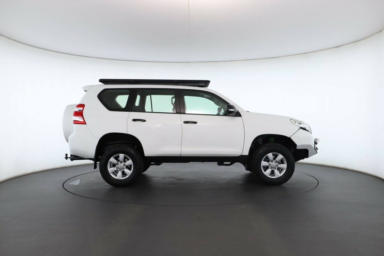 Toyota Landcruiser Prado image 2