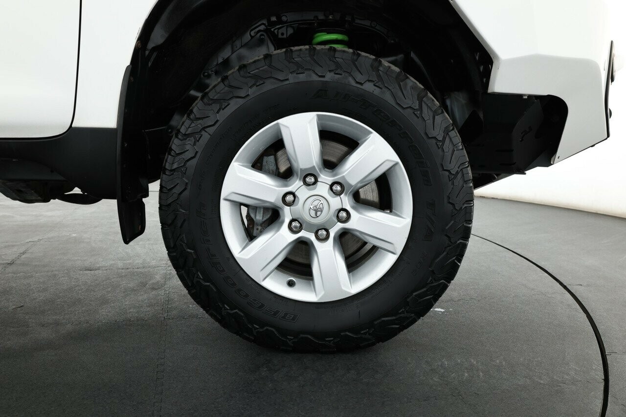 Toyota Landcruiser Prado image 3