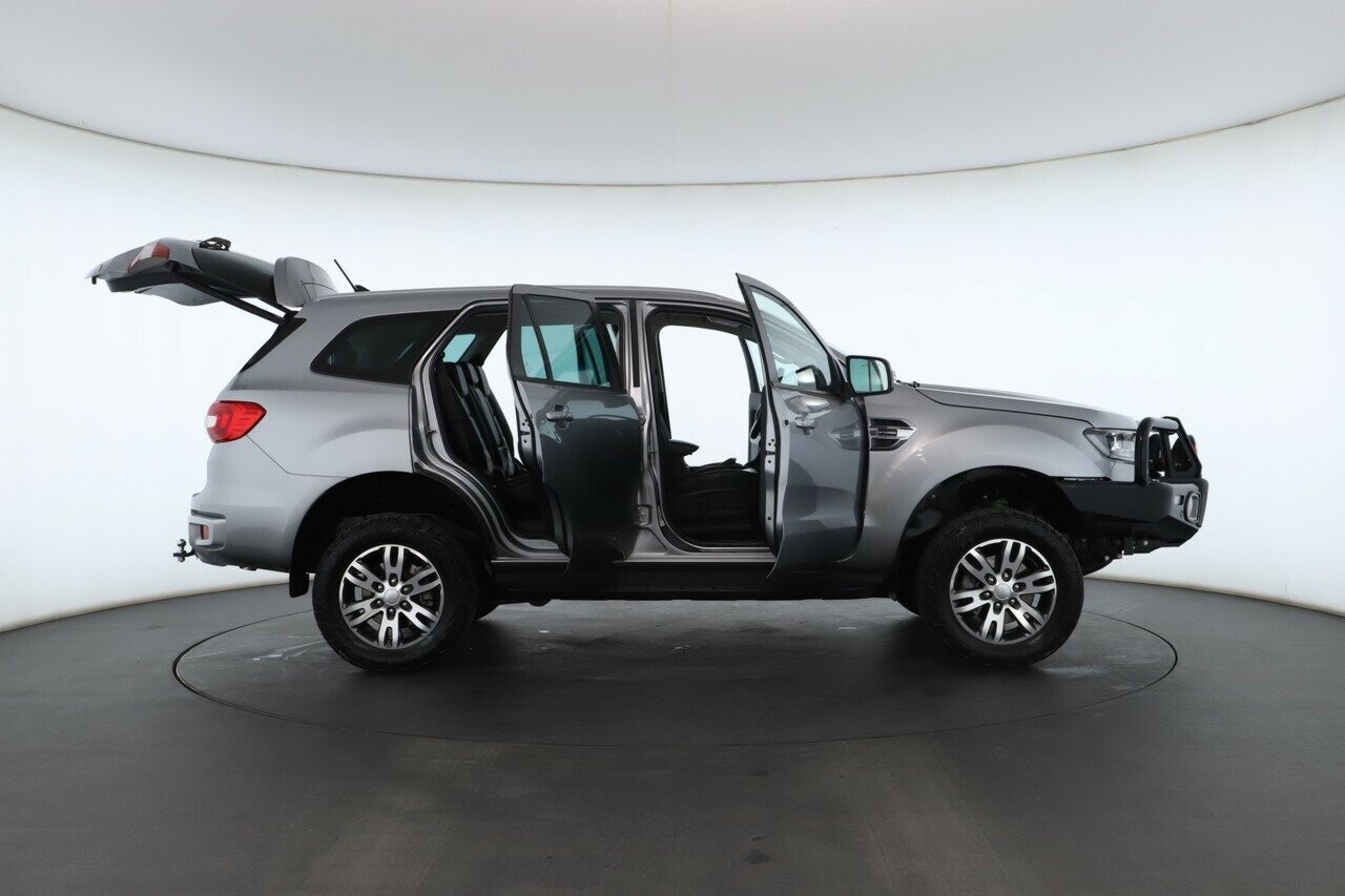Ford Everest image 2