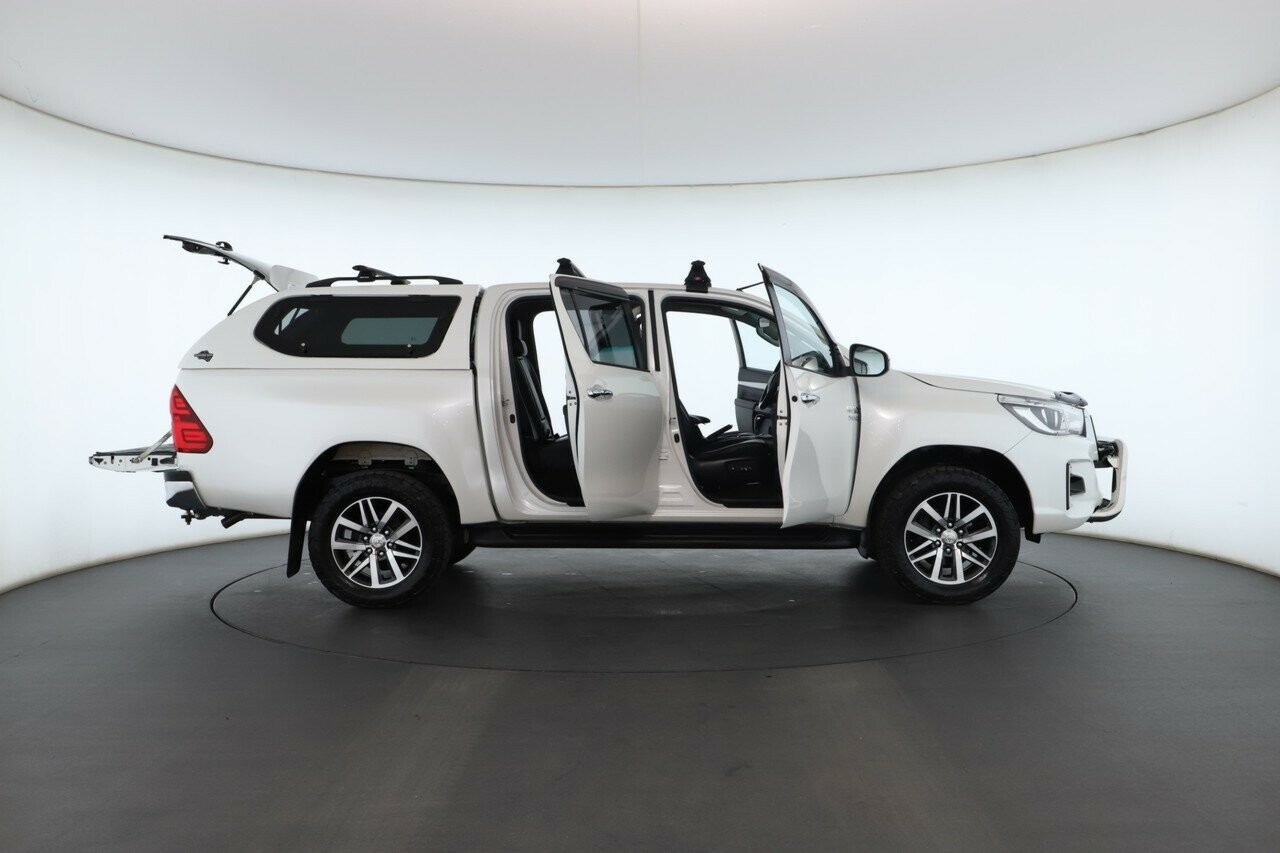 Toyota Hilux image 2