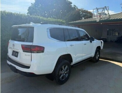 Toyota Landcruiser image 2
