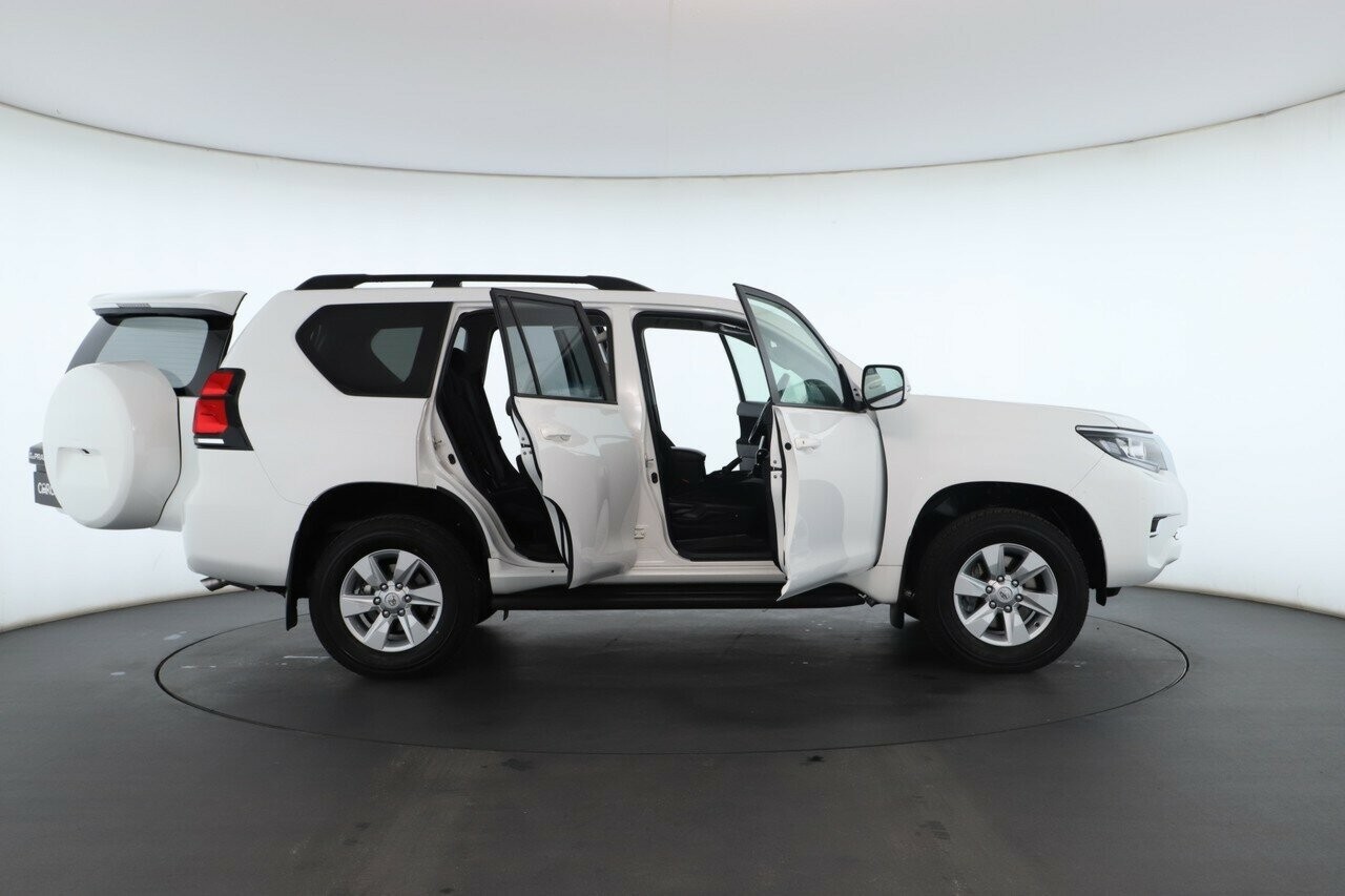 Toyota Landcruiser Prado image 2