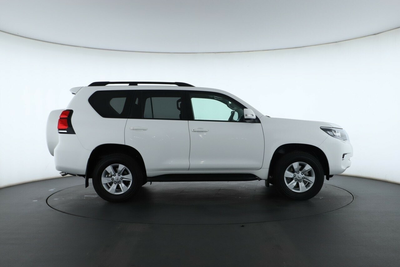 Toyota Landcruiser Prado image 3