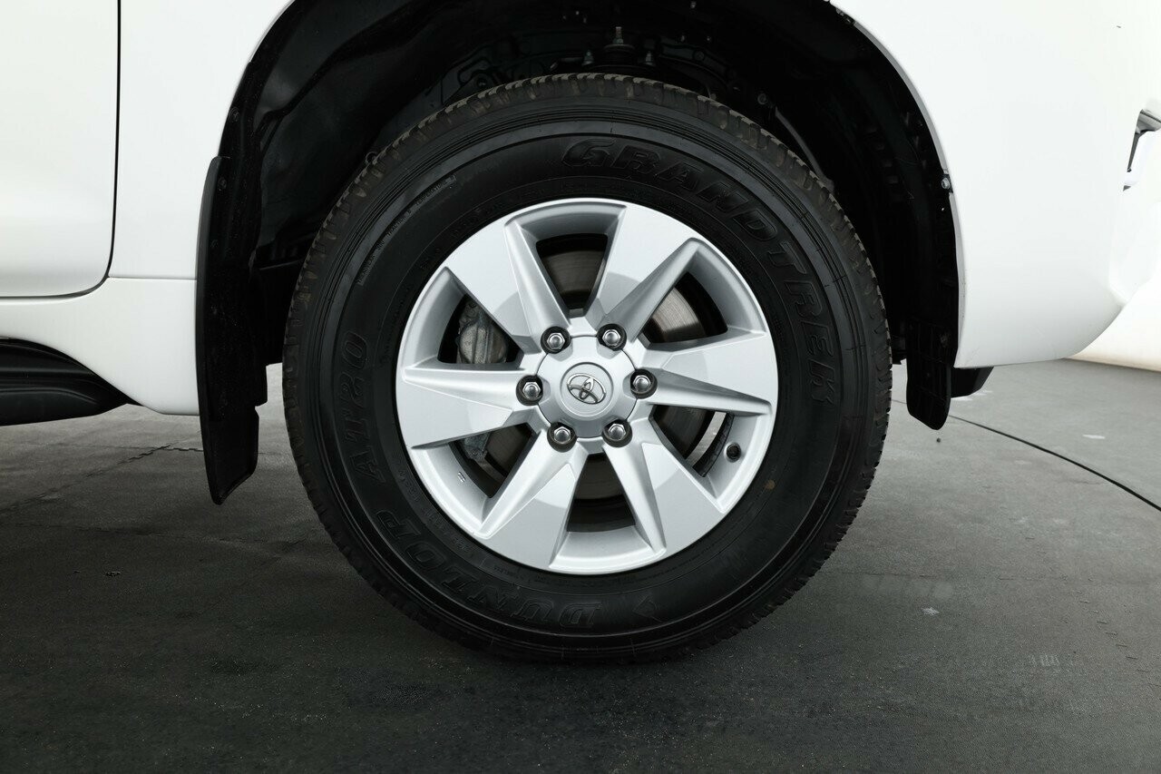 Toyota Landcruiser Prado image 4