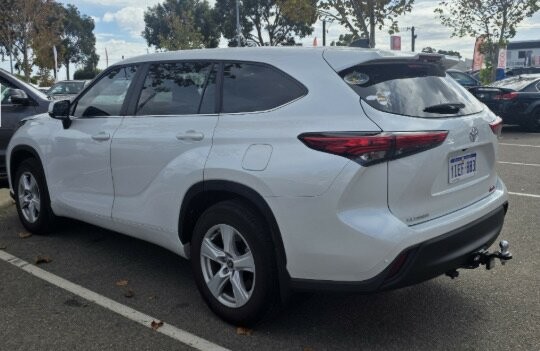 Toyota Kluger image 2