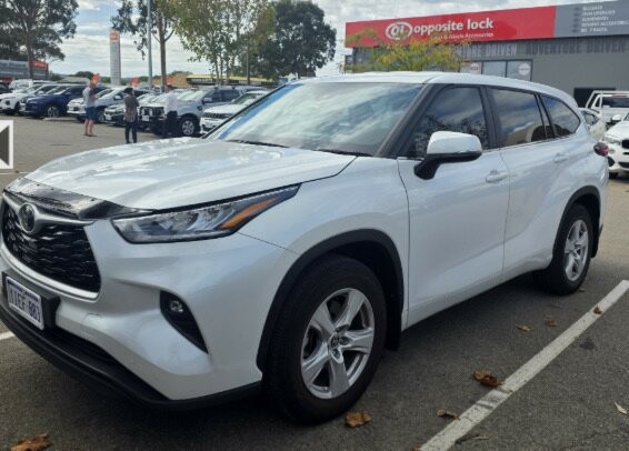 Toyota Kluger image 3