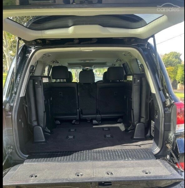Toyota Landcruiser image 3