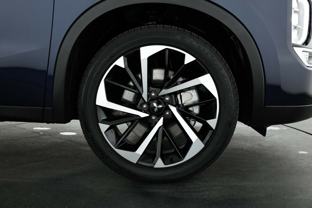 Mitsubishi Outlander image 4