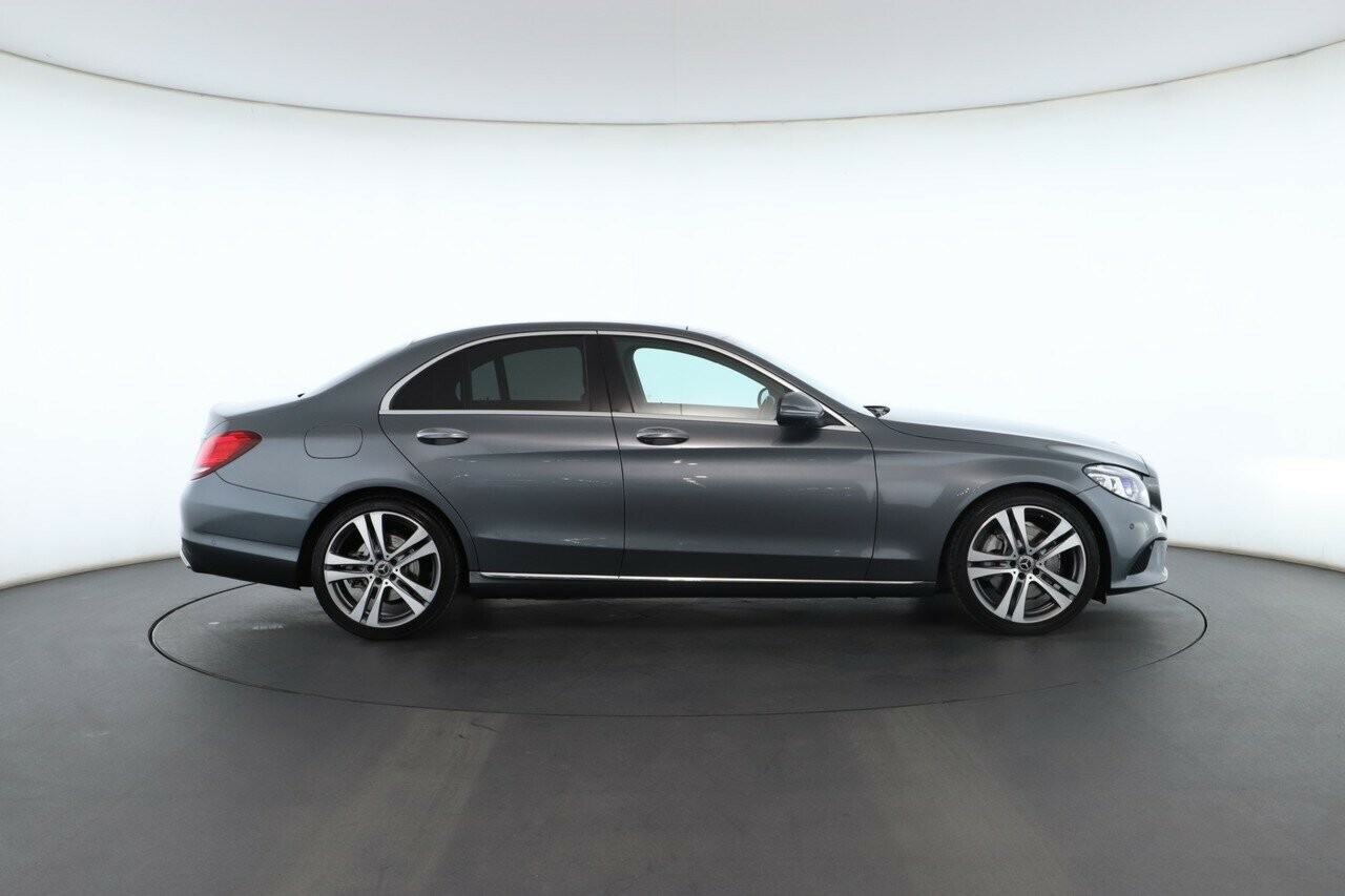 Mercedes Benz C-class image 2