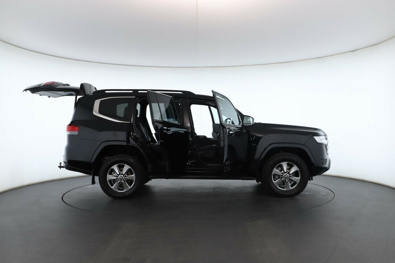 Toyota Landcruiser image 2