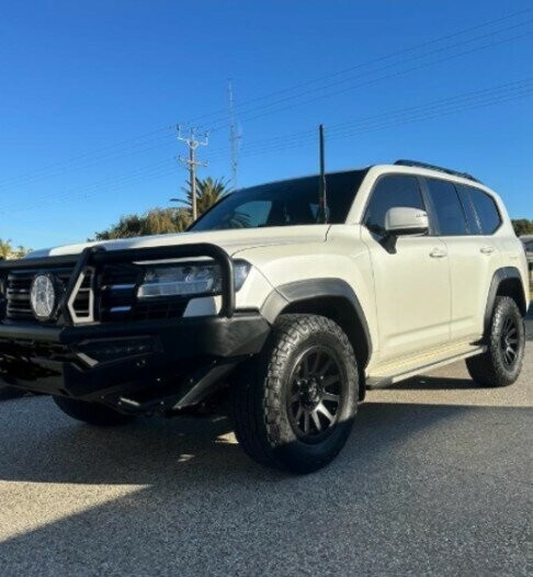 Toyota Landcruiser image 2