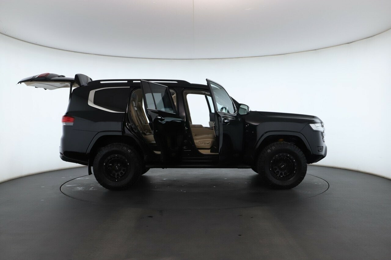 Toyota Landcruiser image 2