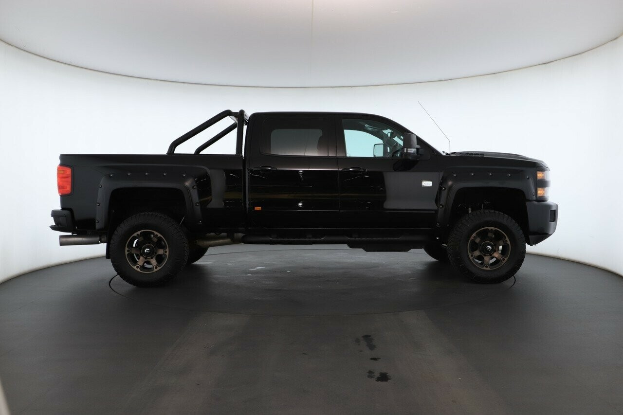 Chevrolet Silverado image 2