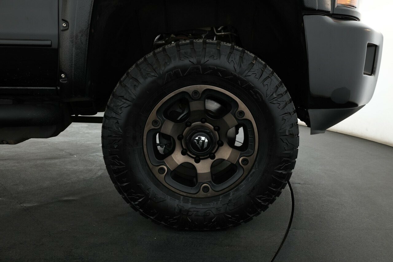 Chevrolet Silverado image 3