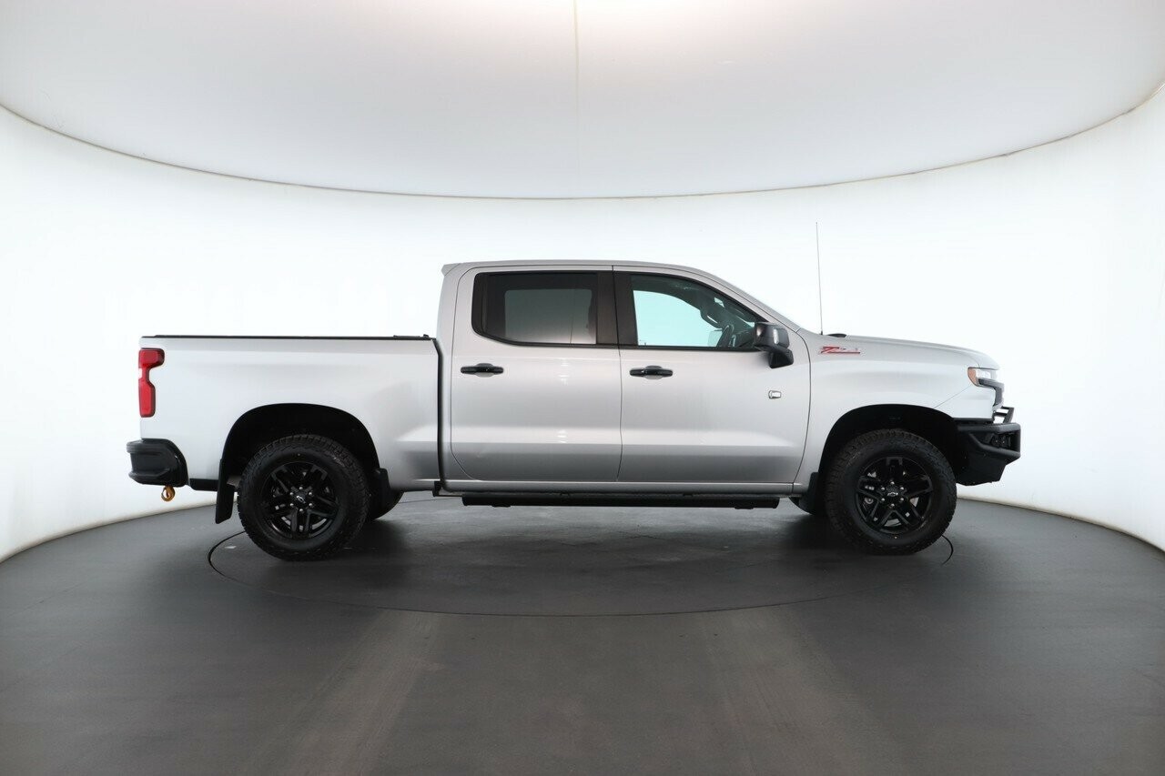 Chevrolet Silverado image 2