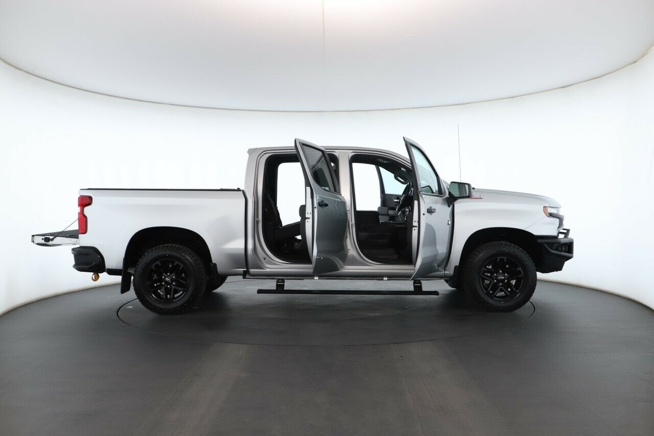 Chevrolet Silverado image 3