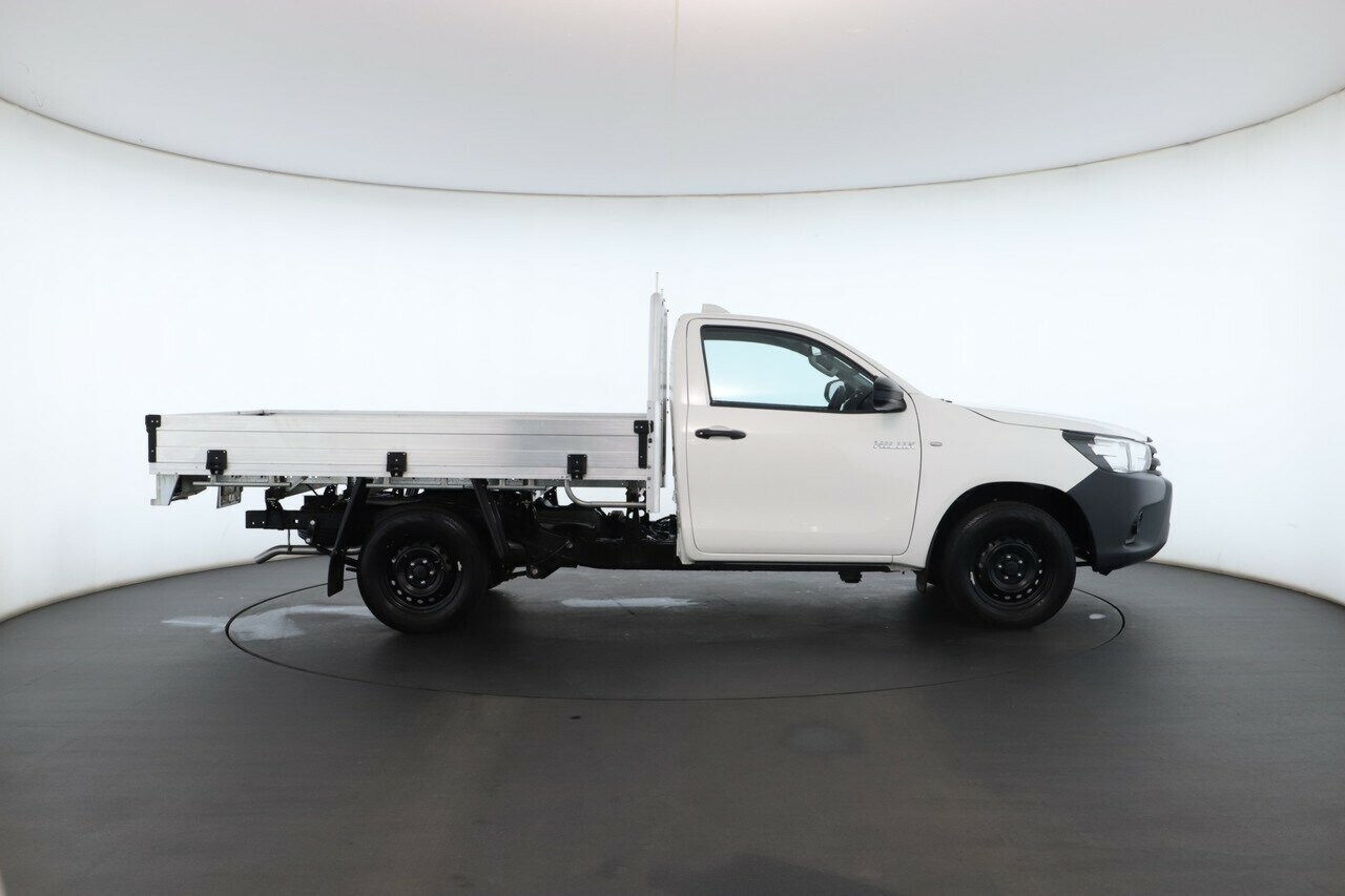 Toyota Hilux image 2