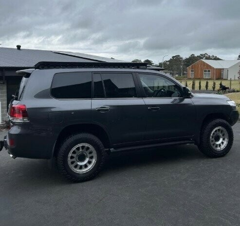 Toyota Landcruiser image 2