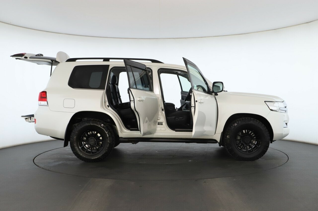 Toyota Landcruiser image 2