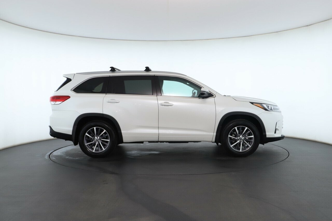 Toyota Kluger image 3