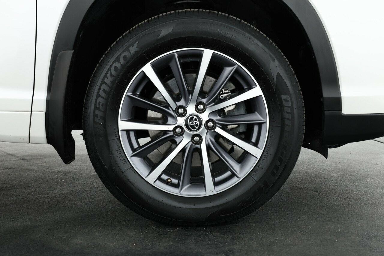 Toyota Kluger image 4