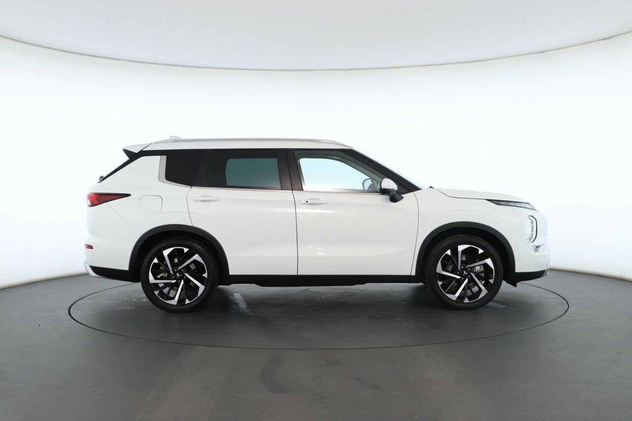 Mitsubishi Outlander image 3