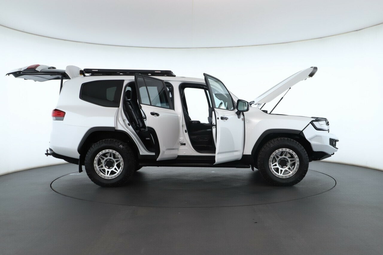 Toyota Landcruiser image 2