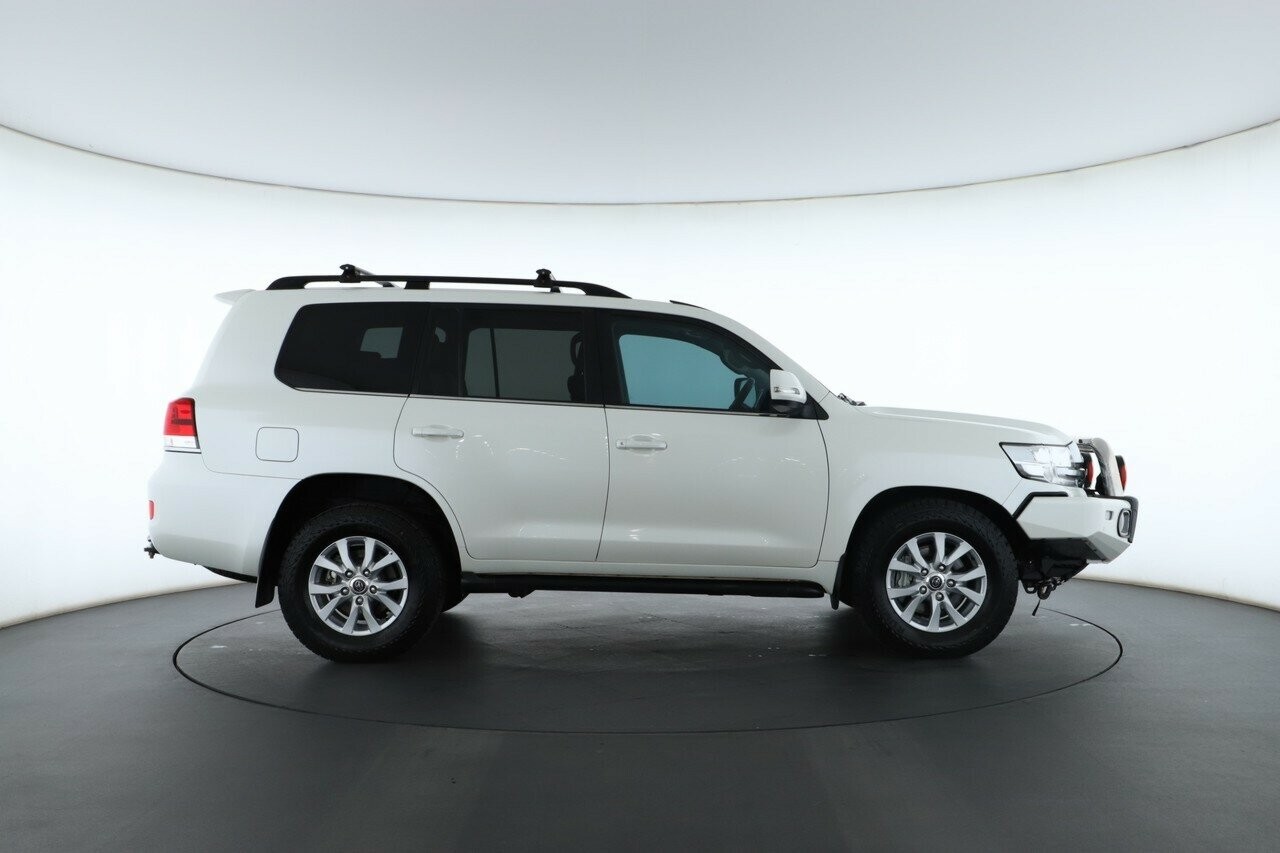 Toyota Landcruiser image 2
