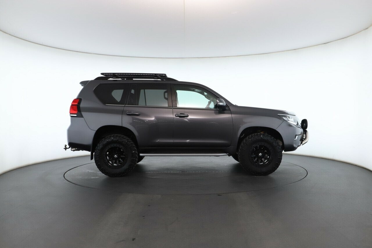 Toyota Landcruiser Prado image 2