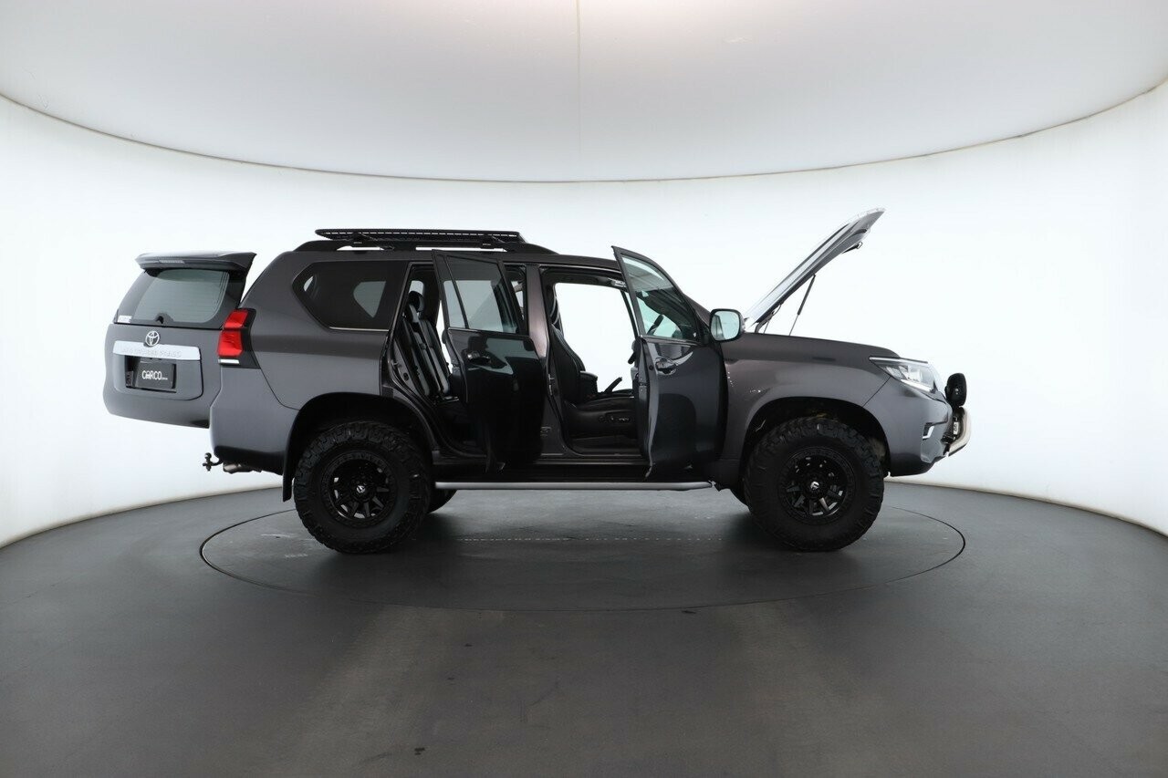 Toyota Landcruiser Prado image 3
