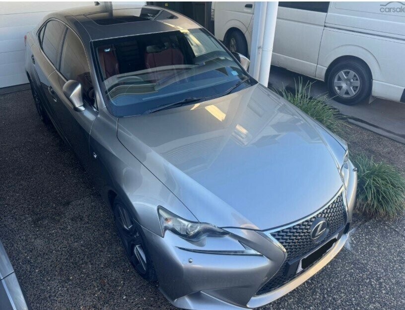 Lexus Is image 2