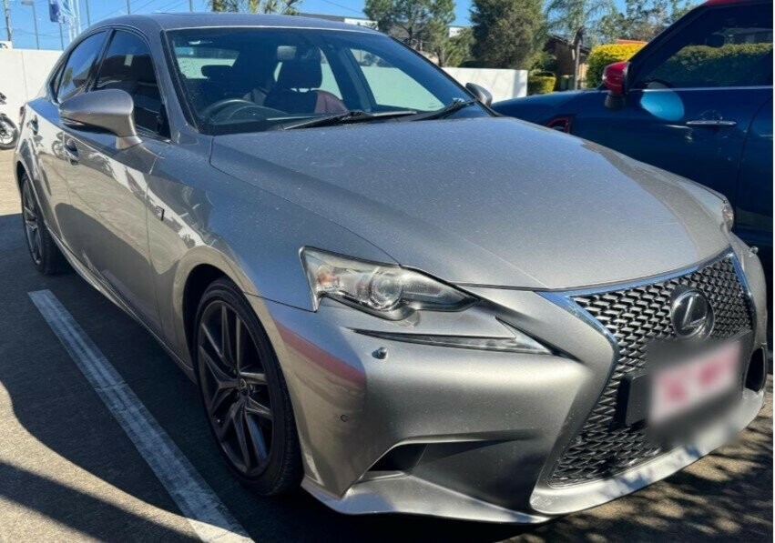 Lexus Is image 3