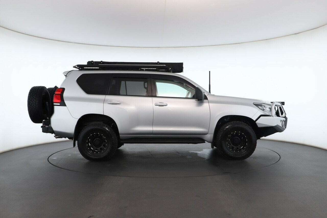 Toyota Landcruiser Prado image 3