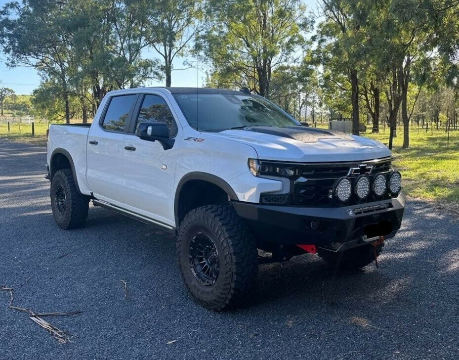 Chevrolet Silverado image 2