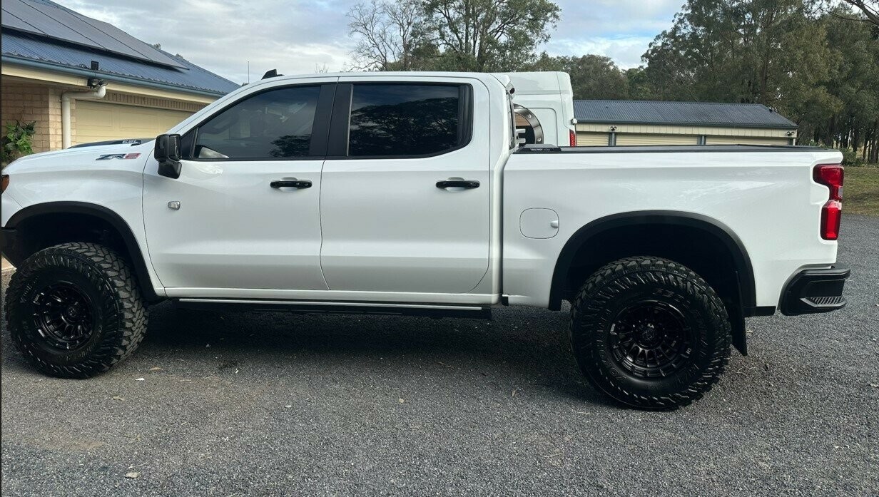 Chevrolet Silverado image 3