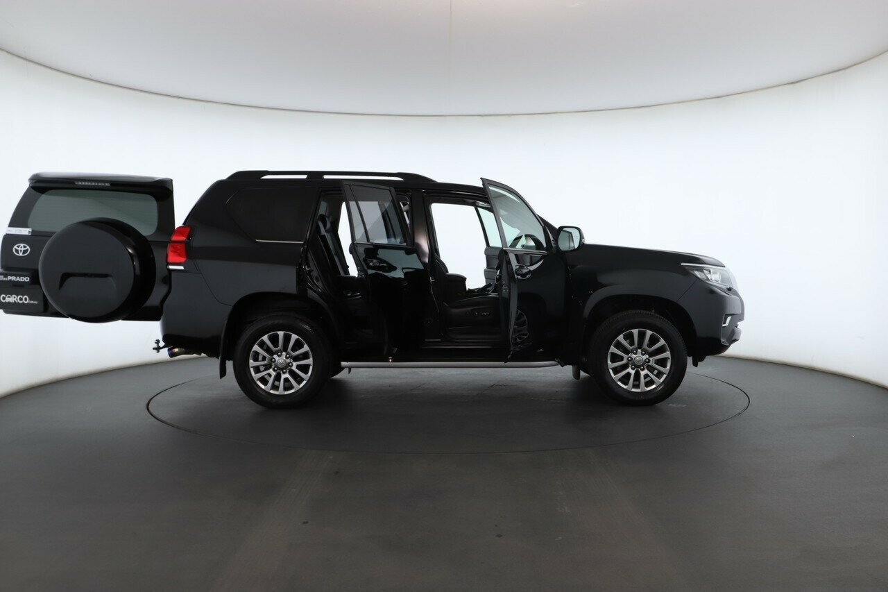 Toyota Landcruiser Prado image 2