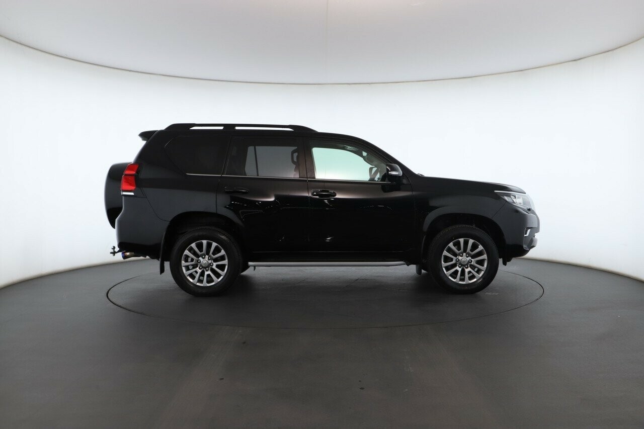 Toyota Landcruiser Prado image 3