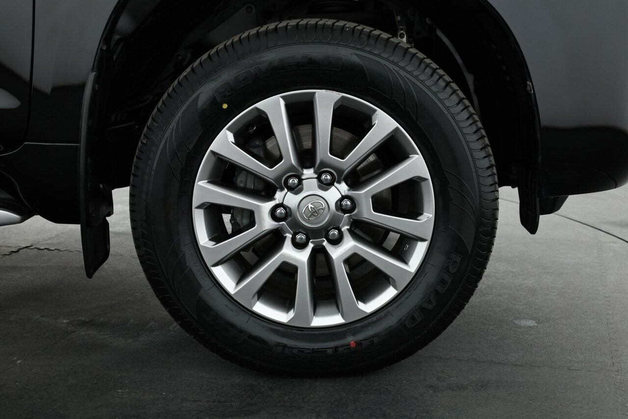 Toyota Landcruiser Prado image 4