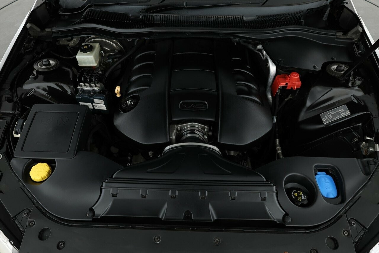 Holden Commodore image 2