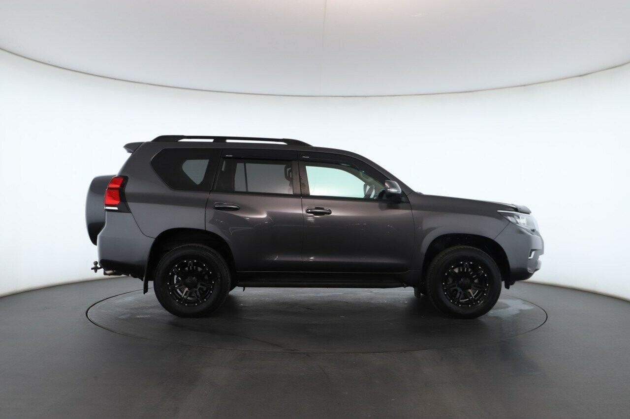 Toyota Landcruiser Prado image 3
