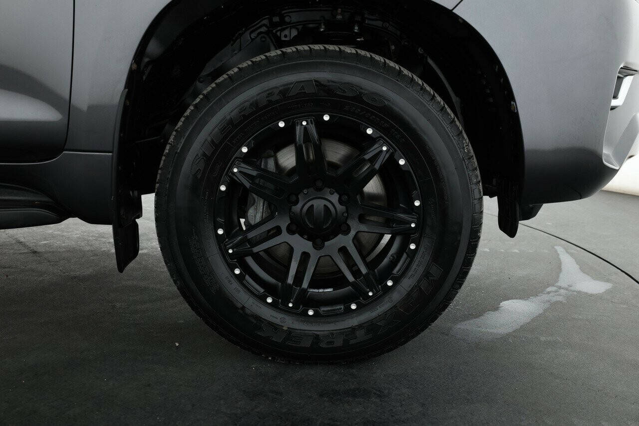 Toyota Landcruiser Prado image 4