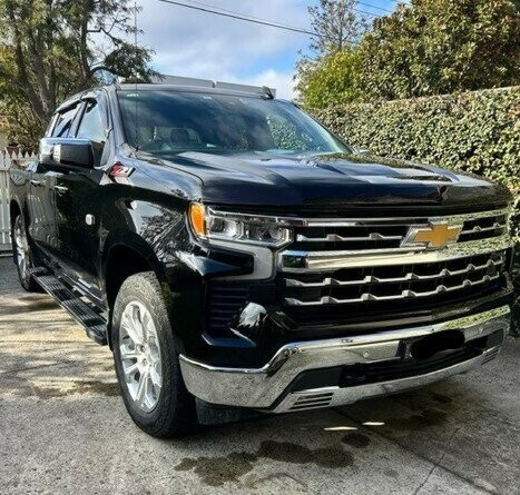 Chevrolet Silverado image 2