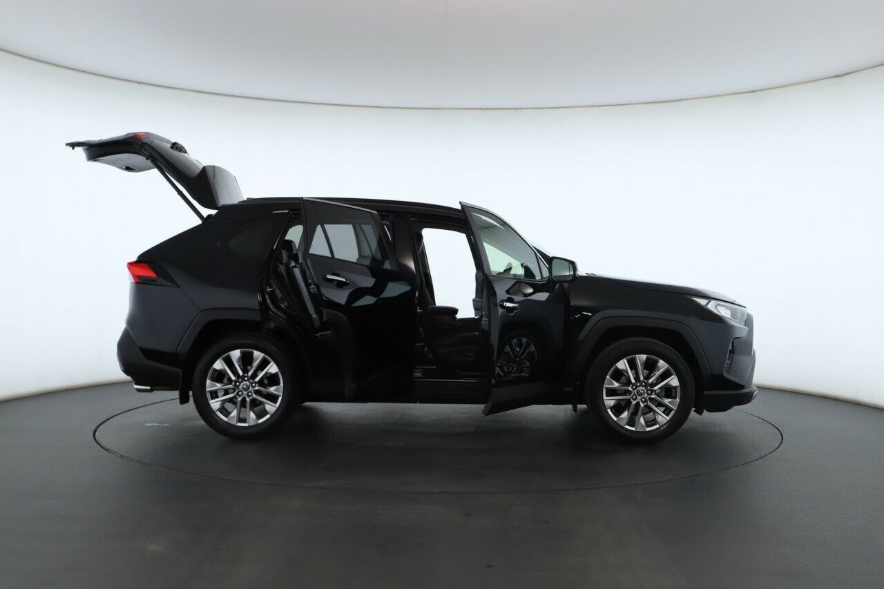Toyota Rav4 image 2